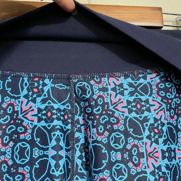 Fabletics Sz LARGE Salar Powerhold Foldover Mosaic Inkwell Leggings Capri - Picture 4 of 10